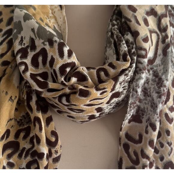 Rectangle Scarf 20" x 68" Light Fringe Lightweight Animal Cheetah Print - Picture 2 of 5